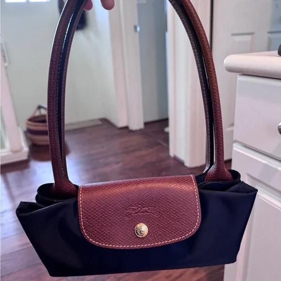 Medium Le Pliage Nylon Shoulder Tote in Navy Blue - Picture 16 of 16